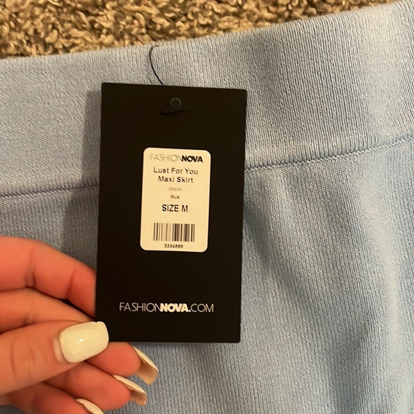 Fashion nova long skirt - Picture 4 of 4